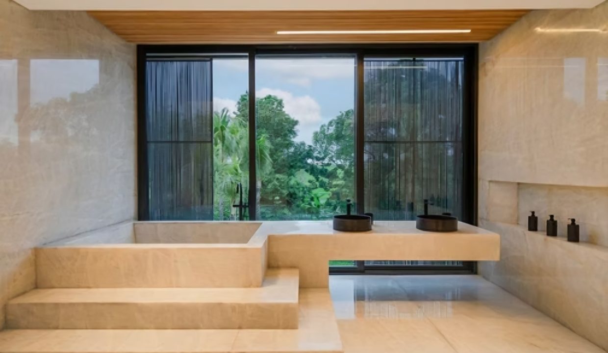 0a0b4593-01e2-49ee-b275-6a0da550f7b5