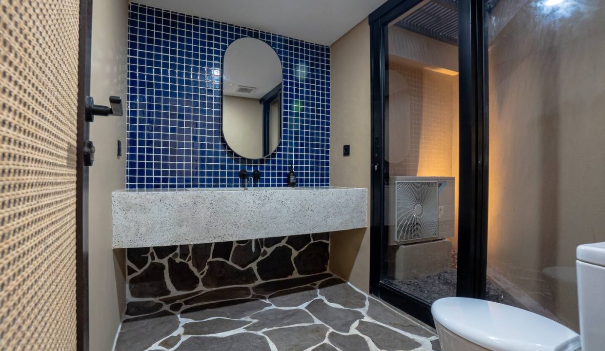 8dee6f36-70a8-484e-9768-3c2259a75822