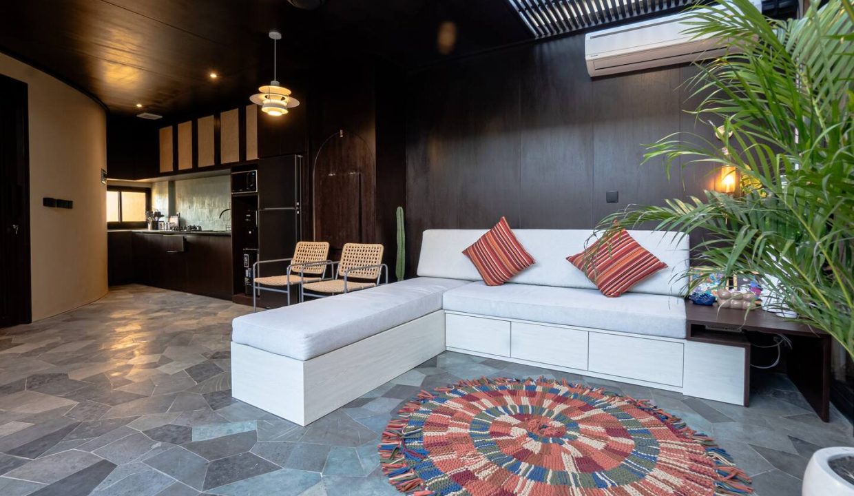 8ff0b407-9a8b-40e2-ad38-653408f702fc